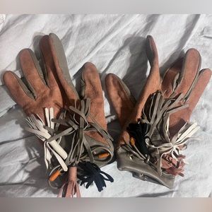 Anthropologie small grey and coral leather and suede gloves EUC